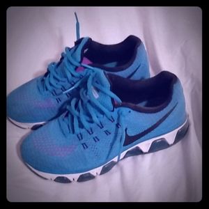 Nike tailwind 8